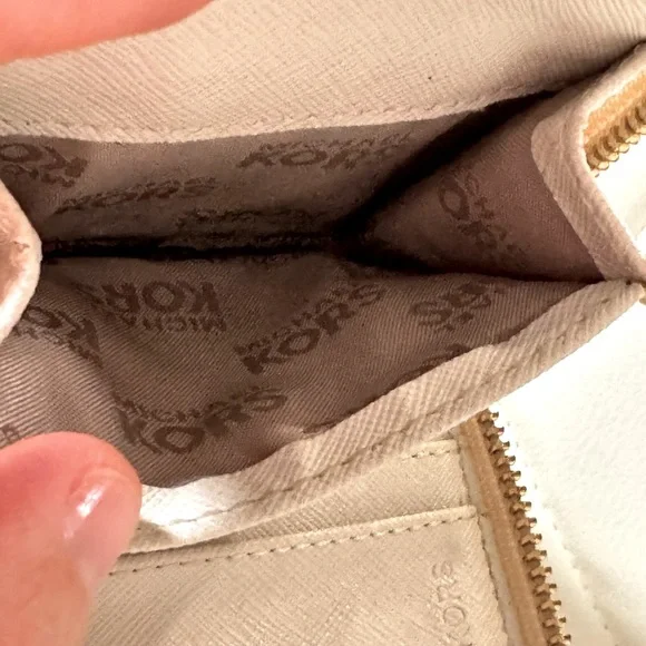 MICHAEL KORS WALLET EUC - Picture 6 of 6